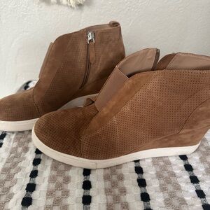 Paola wedge boot- tan suede size 9